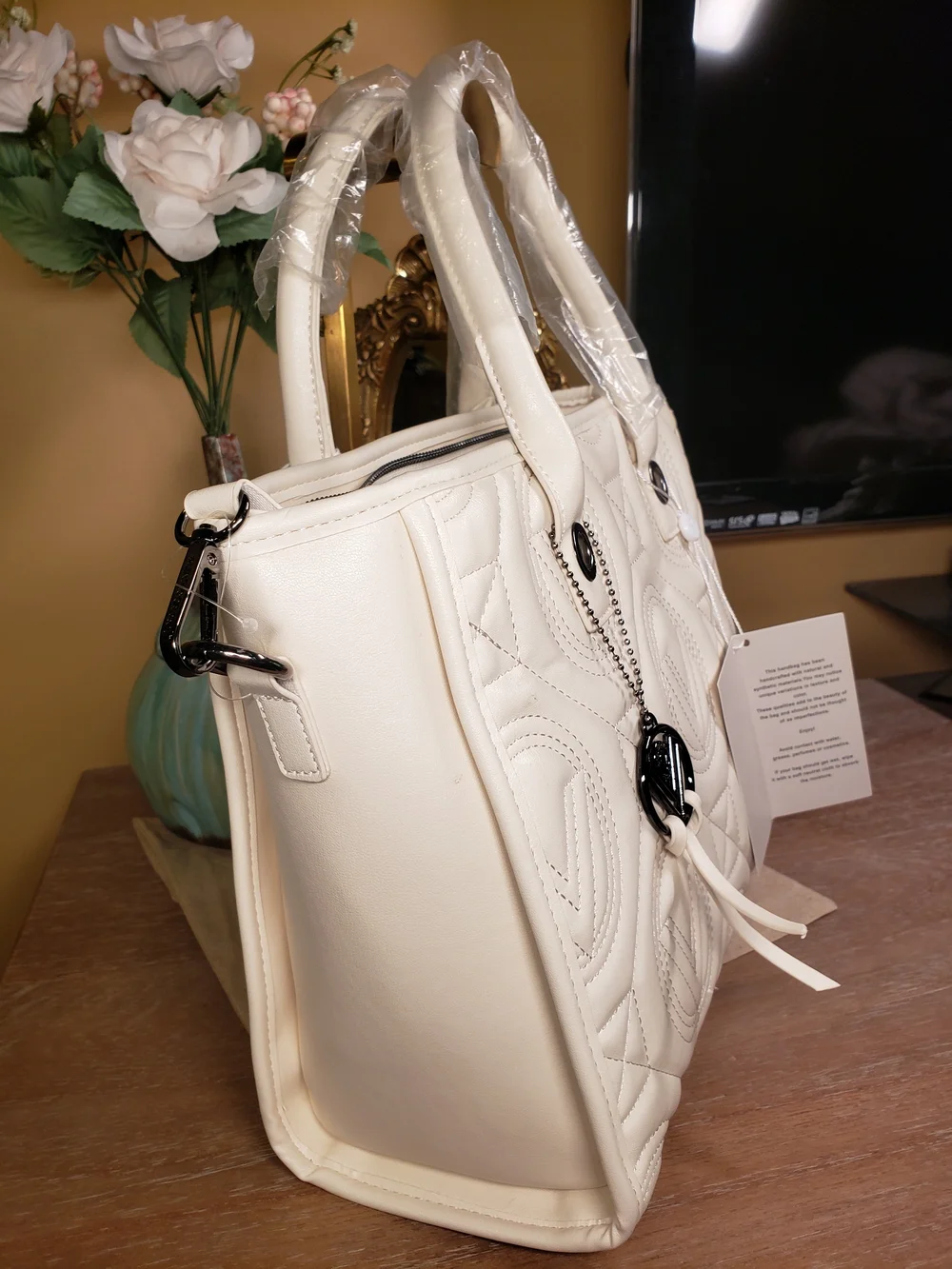 Valentino Orlandi Quilted Cream Tote w/ Pouch, Crossbody & Logo Charm NWT! $359 - Picture 10 of 14